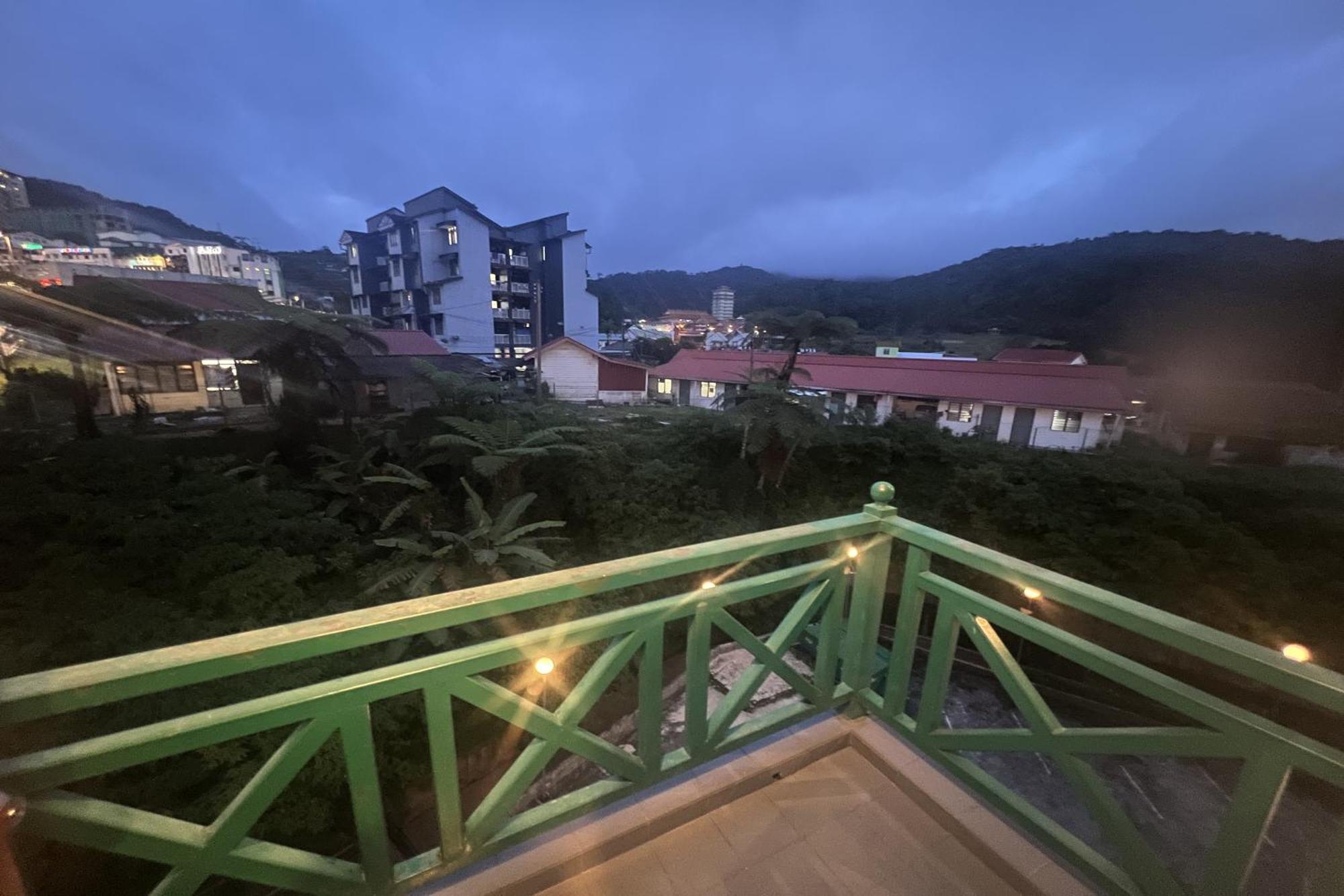 Iris House Hotel Бринчанг Екстер'єр фото